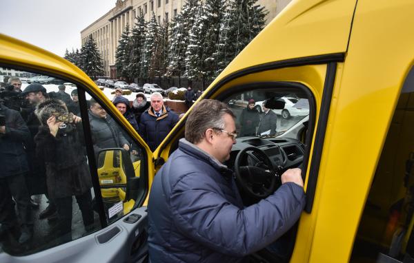 Автопарк сельских школ Ставрополья пополнился новыми автобусами